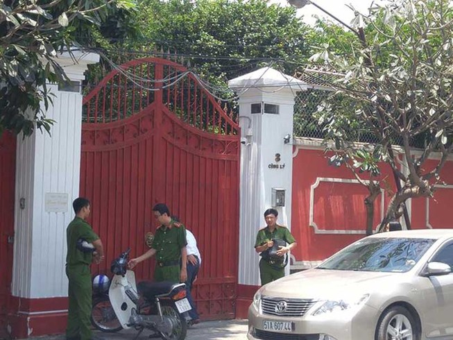 Khởi tố bà Hứa Thị Phấn, khám nhà và nơi làm việc