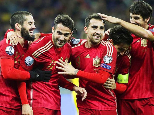 Vòng loại World Cup 2018: Tây Ban Nha và Ý bám sát nhau