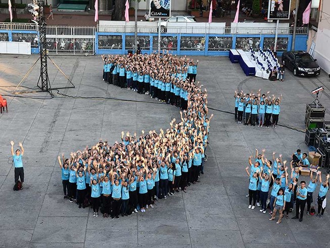 Hàng ngàn bạn trẻ nhảy flashmob kêu gọi tắt điện