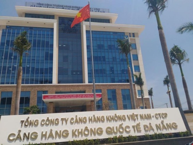 Bạn đọc phản ứng mức kỷ luật sếp an ninh sân bay