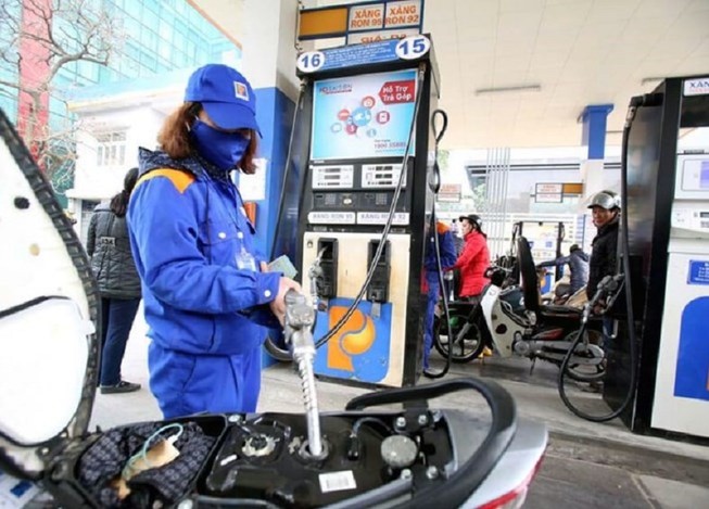 Nhiều câu hỏi hóc búa trước khi tăng giá xăng dầu