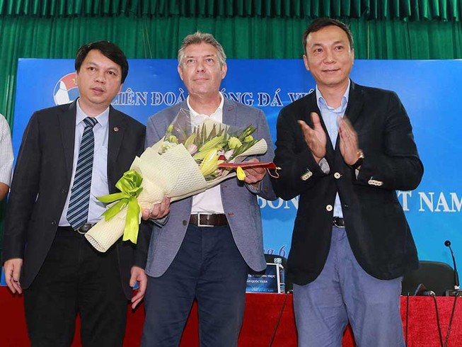 Tại sao cứ gào lên là ông Gede chửi VFF?