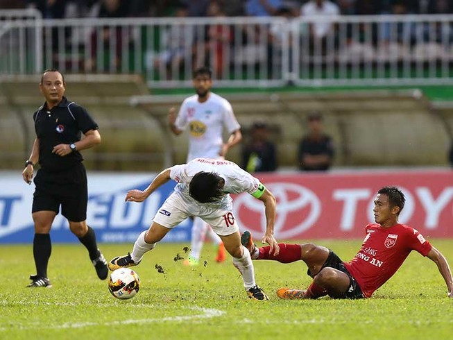 Vòng 20 V-League: HA Gia Lai trả giá quá đắt
