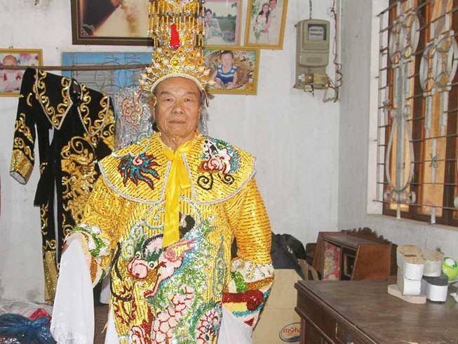 Người may ‘long bào’ thế kỷ 21