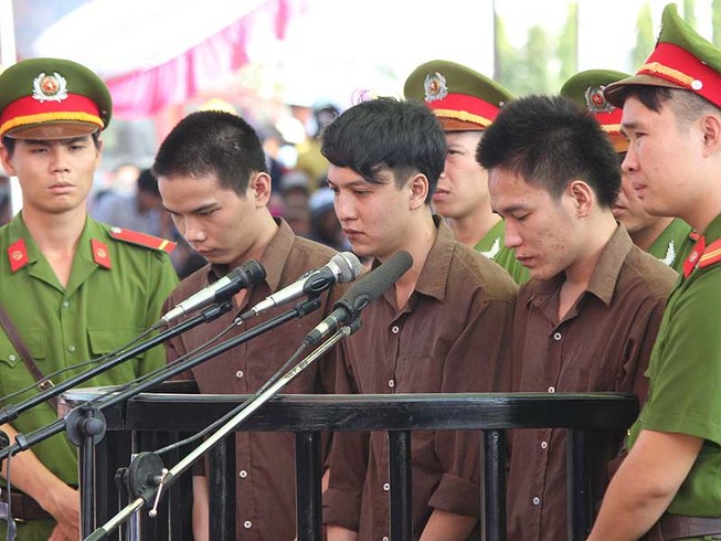 Nên bỏ hẳn việc xét xử lưu động