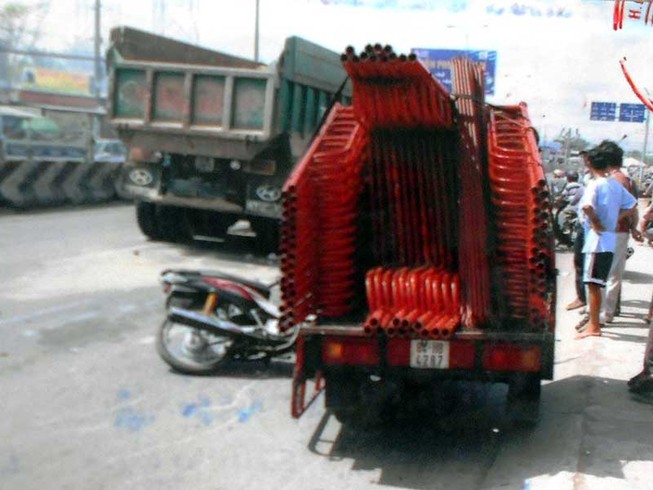 Tạm đình chỉ vụ cô gái kêu oan ở Bình Chánh