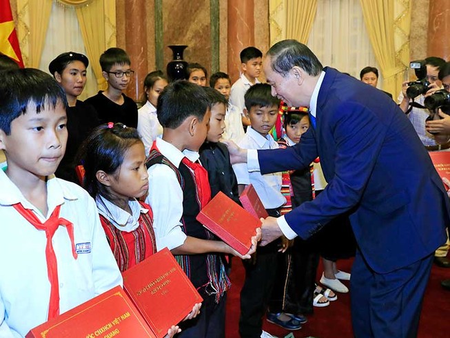 Chủ tịch nước gặp đại biểu chương trình ‘Chia sẻ cùng thầy cô'