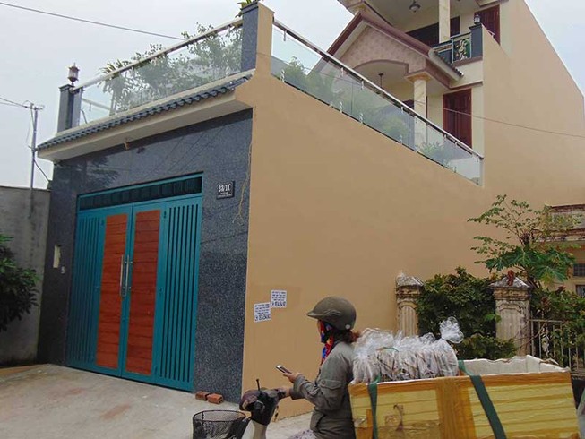 Dân xây nhà lấn lộ giới, xã đang xem xét