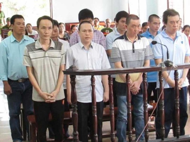 Nhận hối lộ là suất du học cho con: Có tội!