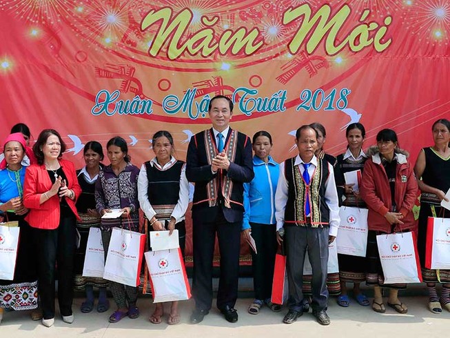 Chủ tịch nước thăm, làm việc, chúc Tết tại Kon Tum