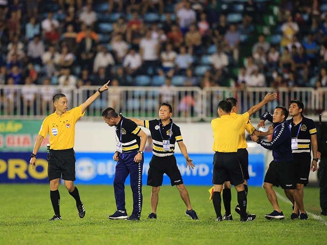 ‘Cái uy’ của trọng tài