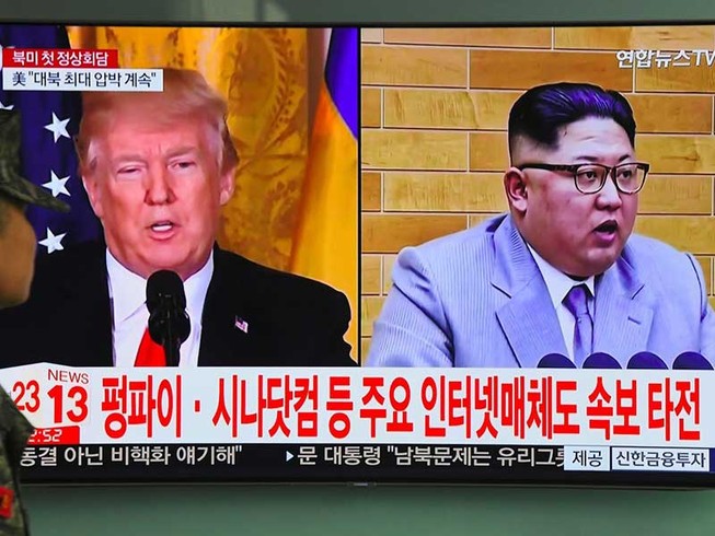 Ông Kim Jong-un bất ngờ ‘nắn gân’ ông Trump