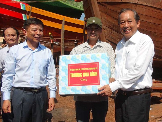 Phó Thủ tướng Trương Hòa Bình thăm ngư dân Quảng Bình