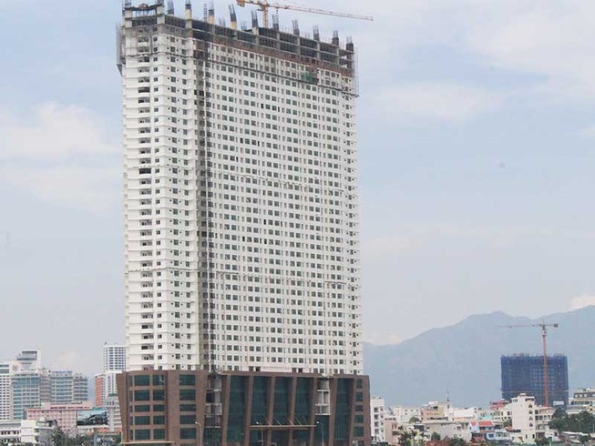 Tranh luận về tháo dỡ ba tầng cao ốc ở Khánh Hòa