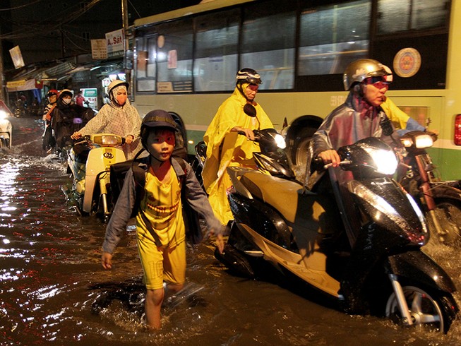 Chống ngập ở TP.HCM, càng bàn càng ‘bí’