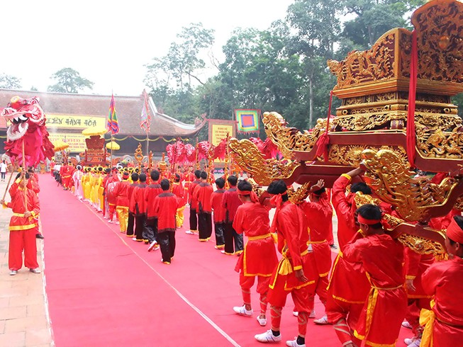 Tỉnh nghèo còn định chơi sang!