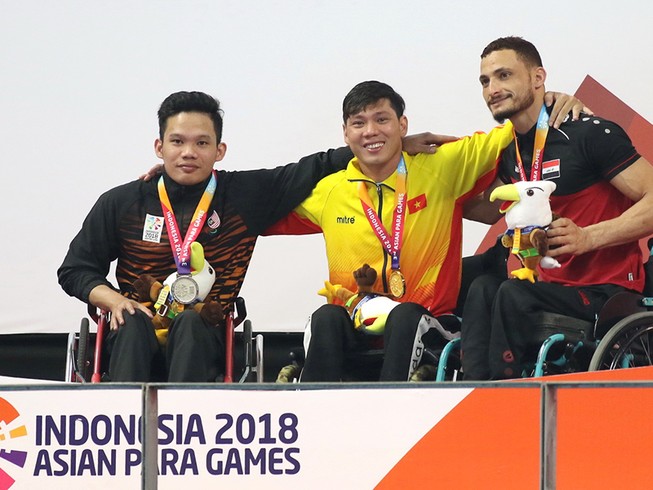 Võ Thanh Tùng lập ‘hat trick vàng’ tại Asian Para Games