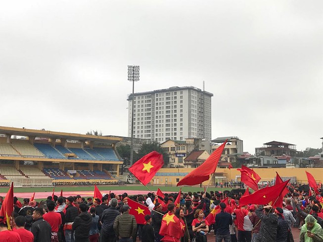 Đề xuất giao đất vàng SVĐ Hàng Đẫy cho bầu Hiển