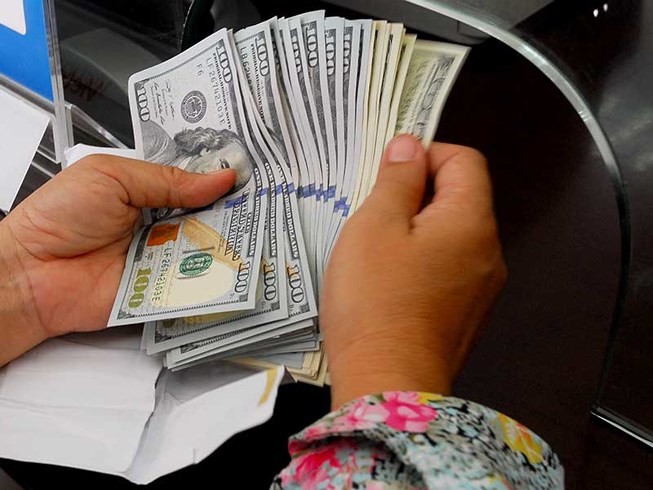Đổi ngoại tệ ở đâu để không bị phạt?