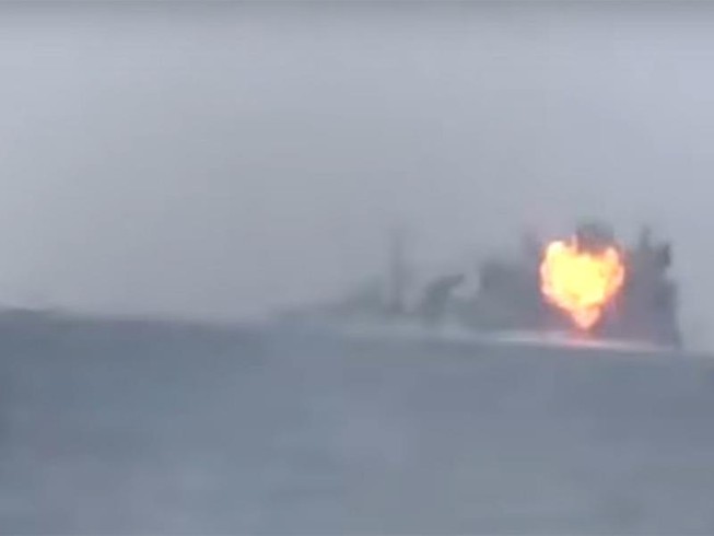 Phiến quân Yemen nã tên lửa trúng tàu chiến Ả Rập Saudi