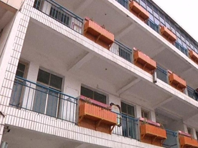 Giẫm đạp tại nhà vệ sinh tiểu học, nhiều trẻ bị thương
