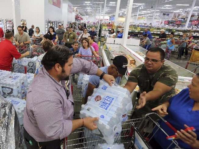 Mỹ di tản 5.000 quân vì siêu bão Irma