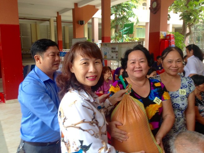 Hội CCB Sở Tư pháp TP.HCM mang Tết đến người nghèo