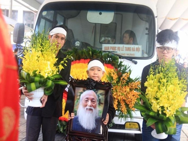 Tiếng khóc nghẹn ở lễ tang nhà giáo Văn Như Cương