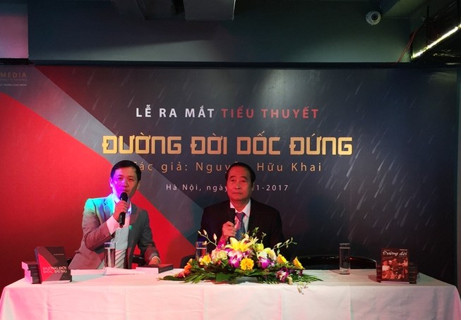 Người từng 2 lần ở tù ra sách 'Đường đời dốc đứng'
