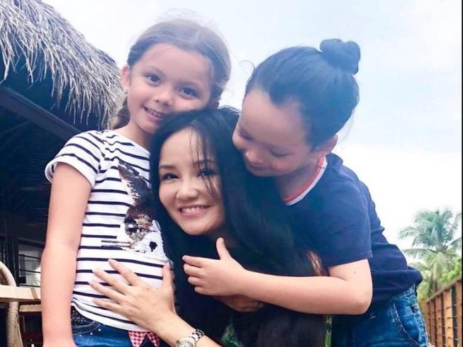 Ca sĩ Hồng Nhung dạy con luôn bình tĩnh sau ly hôn