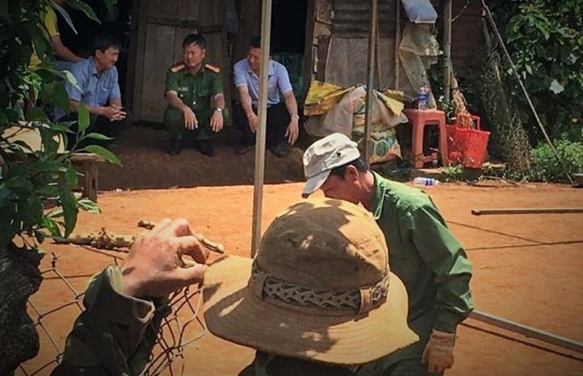 Vợ sát hại chồng bằng cuốc rồi chạy xe máy đi tự thú