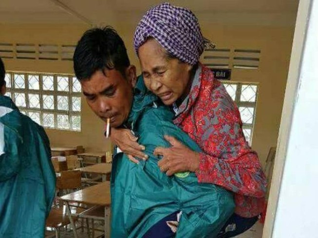 Sóc Trăng: Di dời dân ven biển tránh bão 16