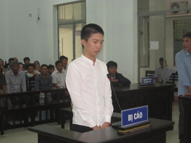 MÃ¢u thuáº«n, nam sinh lá»p 10 ÄÃ¢m báº¡n há»c tá»­ vong