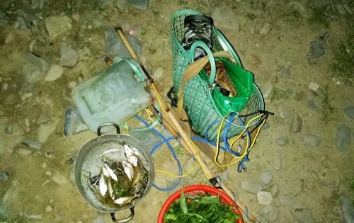 Người đàn ông tử vong bên bộ đồ nghề chích cá