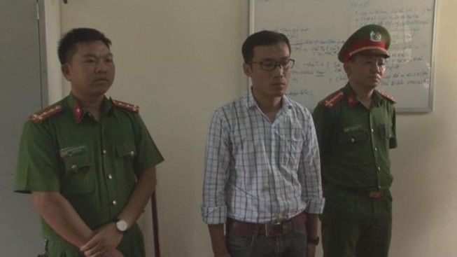 3 cán bộ xã trục lợi hơn 2 tỉ đồng đền bù bị bắt