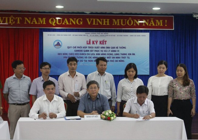 Đà Nẵng trích xuất camera 'dẹp' nạn đeo bám, chèo kéo khách