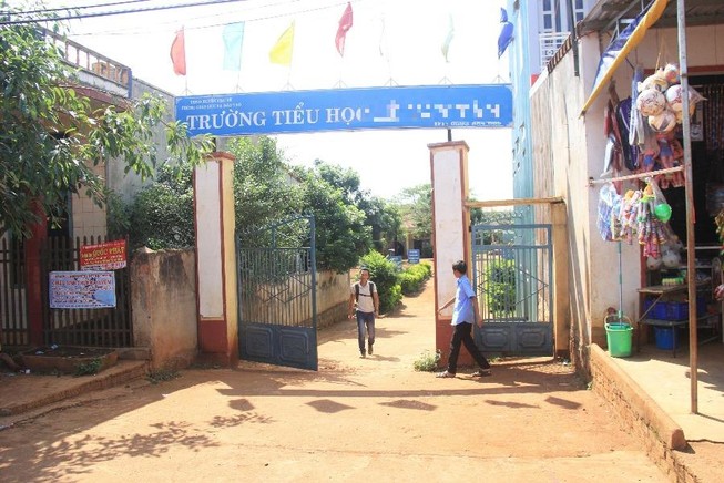Nữ kế toán trường tiểu học giả chữ ký tham ô hơn 200 triệu