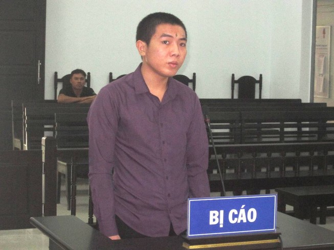 Cha dượng bị con riêng của vợ đánh tử vong