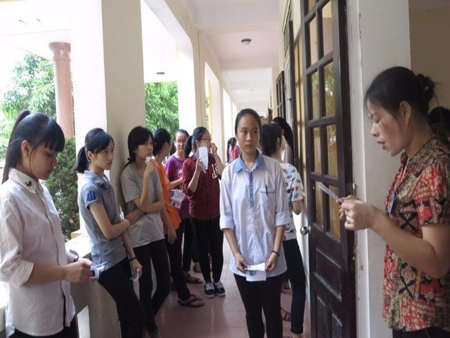 Đình chỉ coi thi giám thị bị học sinh 'tố' tiêu cực