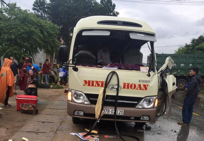 Cận cảnh tai nạn thương tâm làm 6 người tử vong