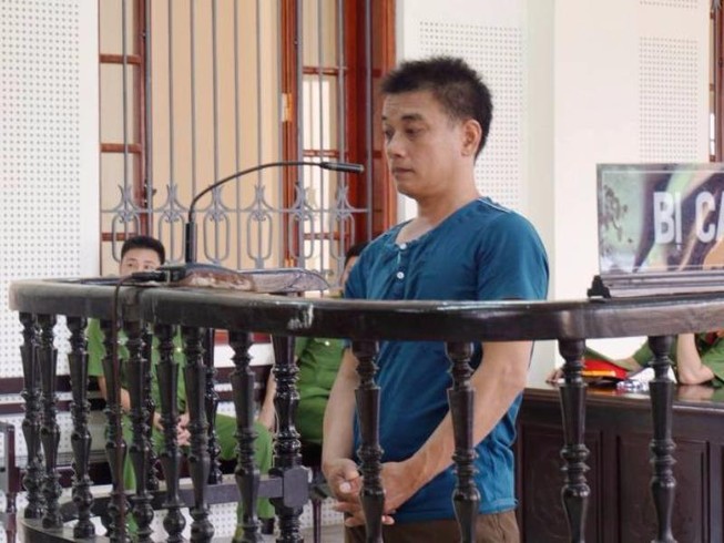 Cô gái phát điên sau khi nghe theo người yêu phạm tội