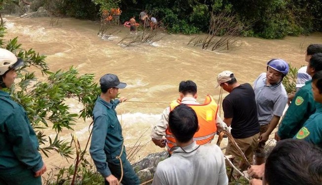 Thanh niên sang nhà vợ sắp cưới, bị lũ cuốn trôi