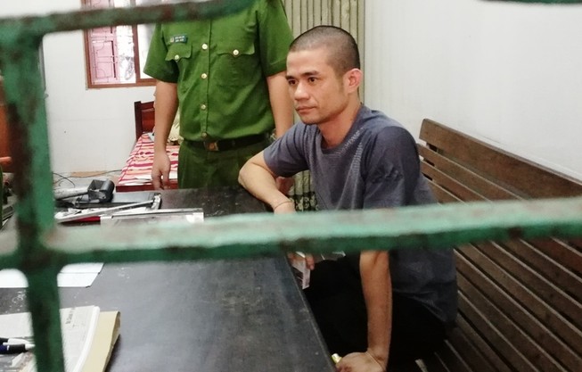 'Thưởng nóng' vụ bắt người ôm lựu đạn cố thủ 14 giờ
