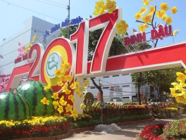 Chùm ảnh đường hoa 6 tỉ đồng ở Cần Thơ trước giờ mở cửa