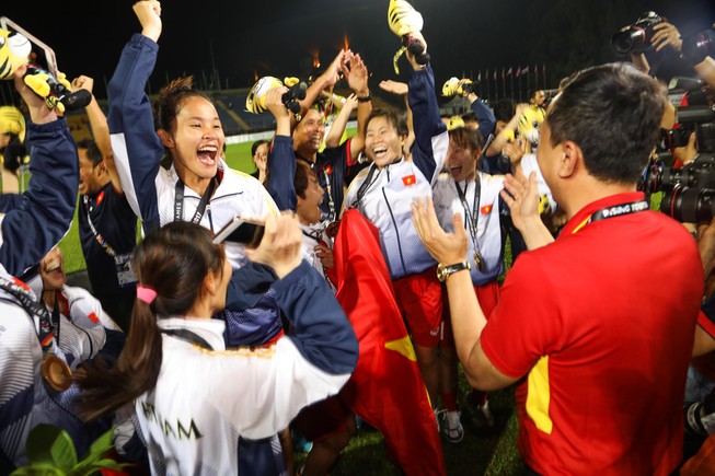Nóng: Cầu thủ nữ Việt Nam có bầu vẫn đá SEA Games