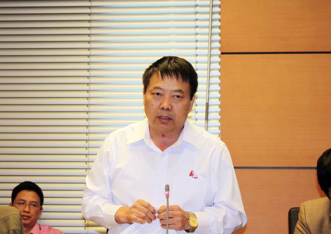'Cán bộ về quê xây nhà thờ họ mấy chục tỉ, tiền đâu?'
