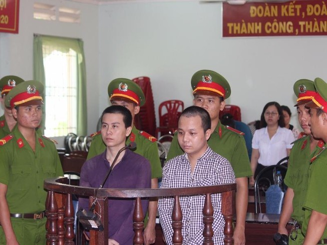 Thanh niên đưa bạn đồng tính vào nhà nghỉ, gây mê...