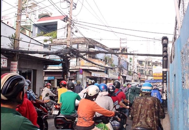 Đèn giao thông 'đứng hình' vì không được bàn giao