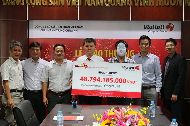 Vé số Vietlott bắt đầu 'tuột dốc', vé số truyền thống hồi sinh