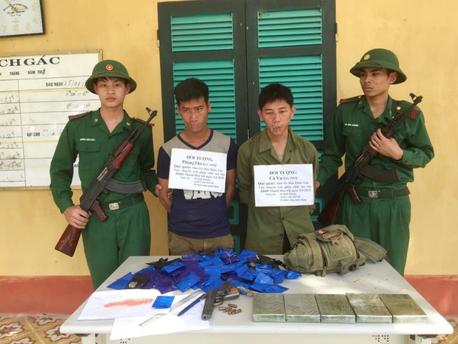 2 thanh niên mang heroin, súng vượt biên vào Việt Nam